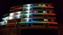 На жилом доме смонтирована декоративная подсветка при помощи светодиодных трубок PALAMI-MediaLIGHT-50.2 (г. Маскат, Оман)