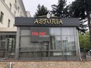 На фасаде нового бутик-отеля Astoria, расположенного на ул. Мясникова в Минске, установлен светодиодный экран