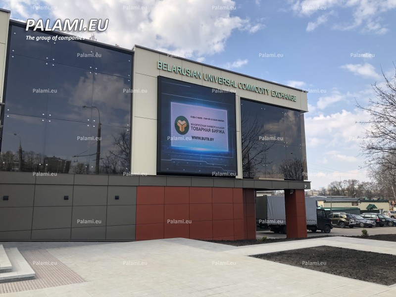 Светодиодный экран установлен на фасаде Белорусской универсальной товарной биржи в г. Минске
