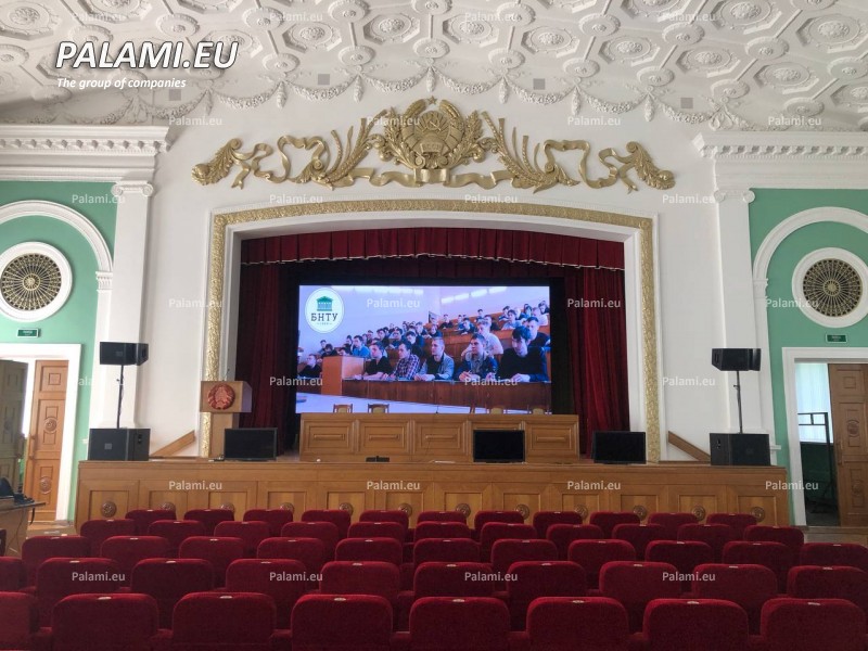В актовом зале Белорусского национального технического университета установлен светодиодный экран прокатного типа